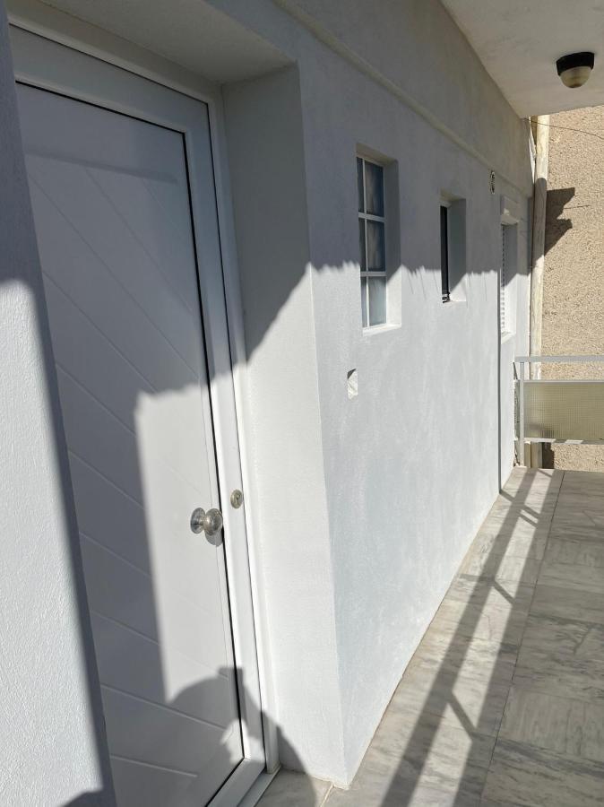 شقة Adrianos House By The Sea Nea Iraklitsa المظهر الخارجي الصورة
