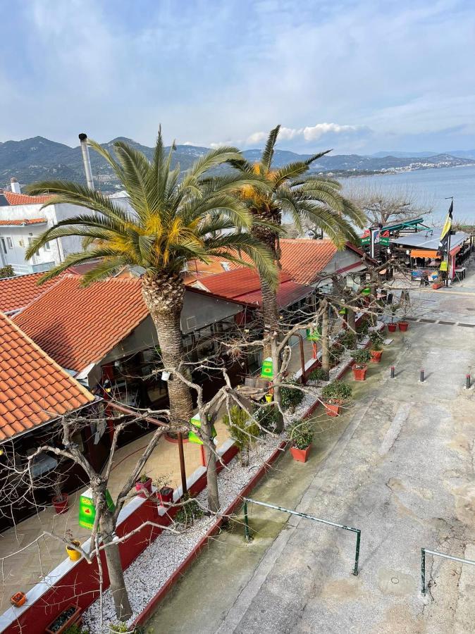 شقة Adrianos House By The Sea Nea Iraklitsa المظهر الخارجي الصورة