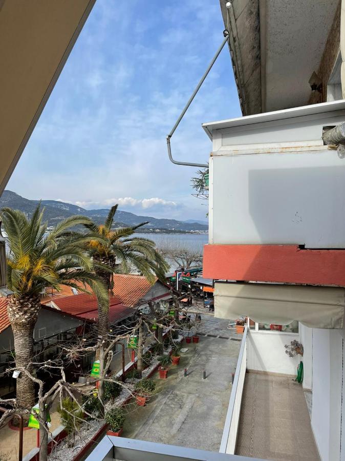 شقة Adrianos House By The Sea Nea Iraklitsa المظهر الخارجي الصورة